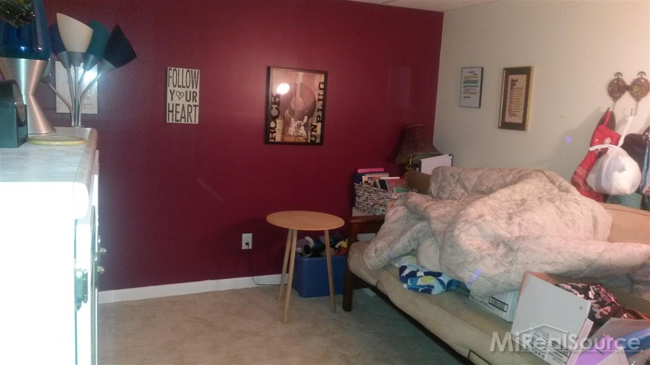 2512 Chalk Farm Road West Warren, MI 48091 - Photo 7 of 12 31205852-6.JPG