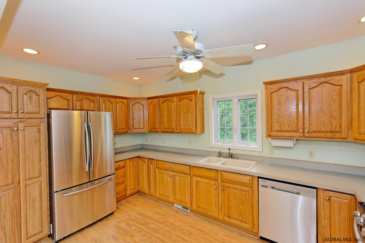 2841 Troy Schenectady Road Niskayuna, NY 12309 - Photo 12 of 25 Photo 12