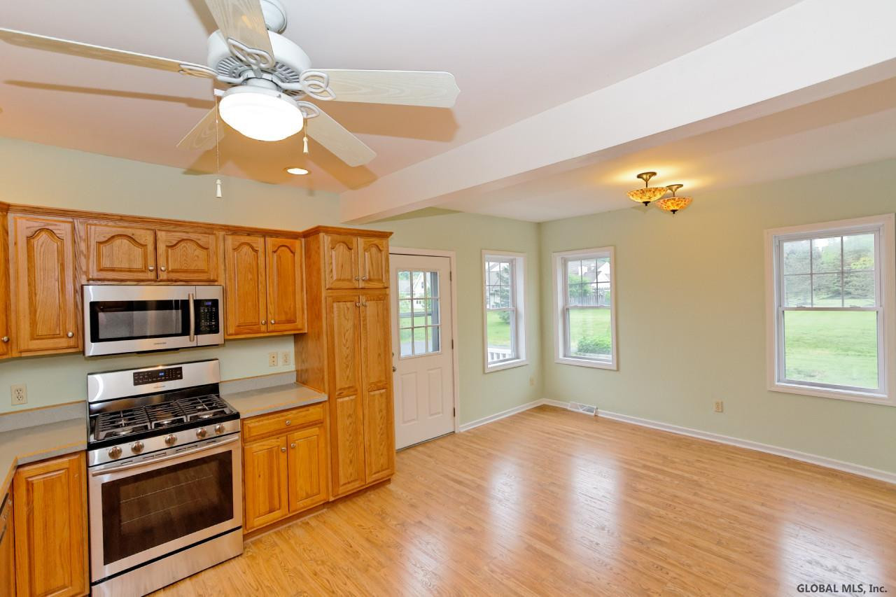 2841 Troy Schenectady Road Niskayuna, NY 12309 - Photo 13 of 25 Photo 13