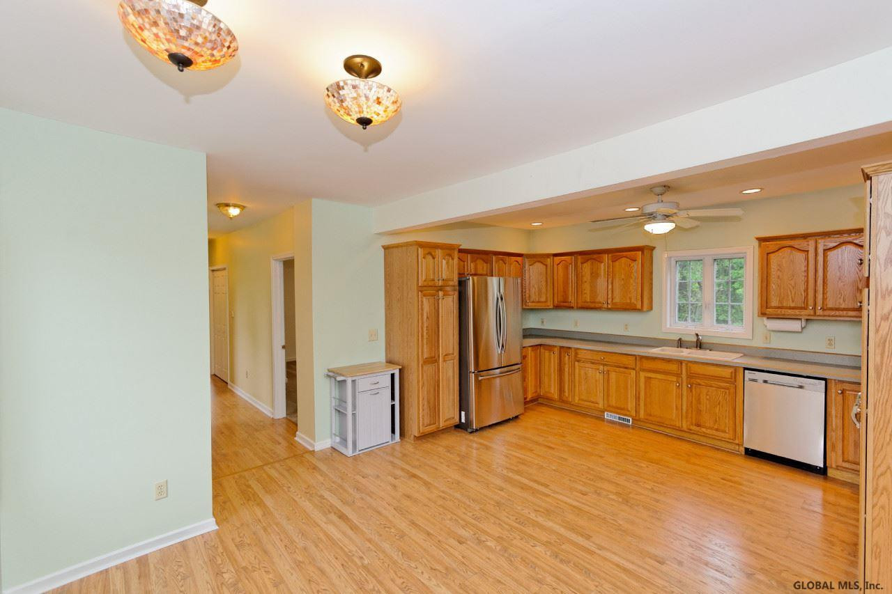 2841 Troy Schenectady Road Niskayuna, NY 12309 - Photo 2 of 25 Photo 2