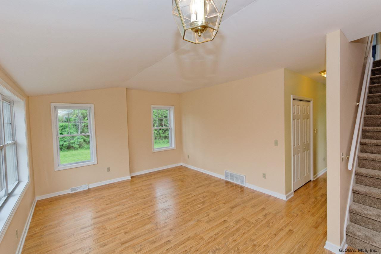 2841 Troy Schenectady Road Niskayuna, NY 12309 - Photo 3 of 25 Photo 3