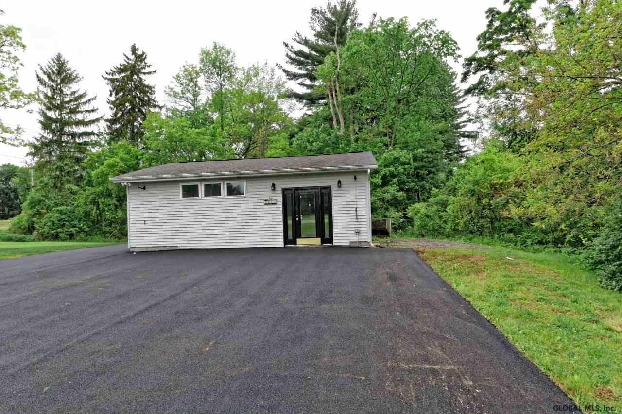 2841 Troy Schenectady Road Niskayuna, NY 12309 - Photo 4 of 25 Photo 4