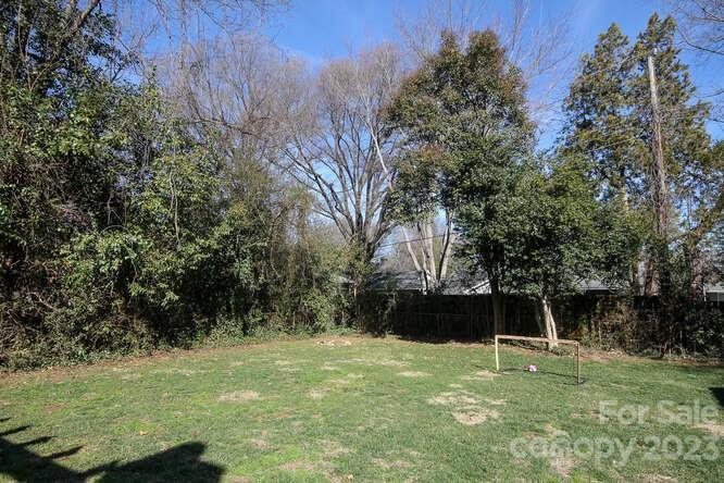 801 Fairbanks Road Charlotte, NC 28210 - Photo 31 of 39 a backyard of a house with lots of green space