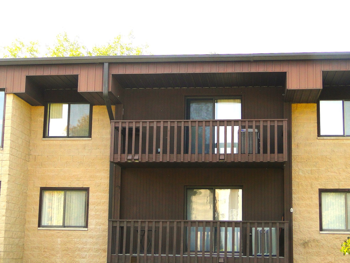 3107 Ingalls Avenue, Unit 3B Joliet, IL 60435 - Photo 19 of 27 a front view of a house with deck