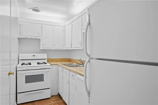 $1,000 | 11 Peachtree Hills Avenue Northeast, Unit B5, Atlanta, GA 30305