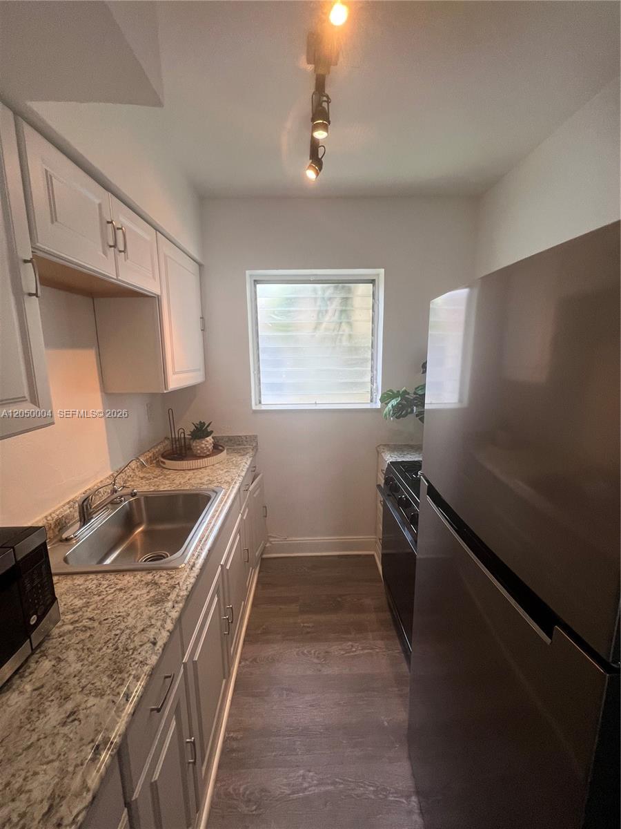 7720 Harding Avenue, Unit 9 Miami Beach, FL 33141 - Photo 9 of 27