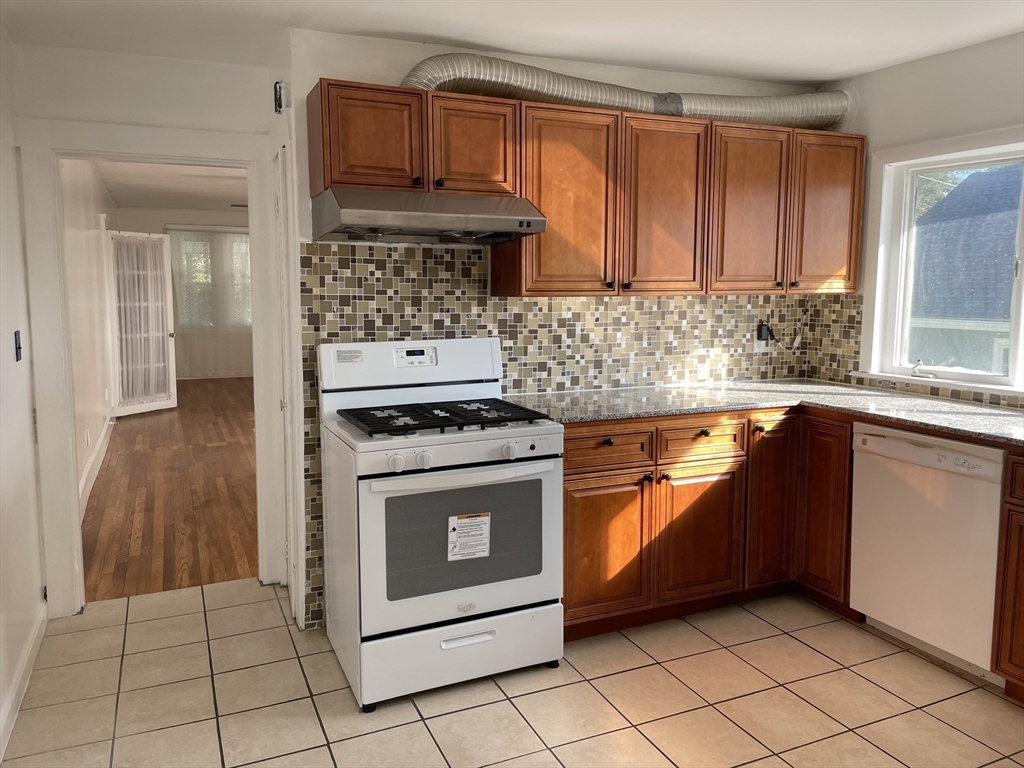 38 Hemlock Street, Unit 2 Arlington, MA 02474 - Photo 3 of 23