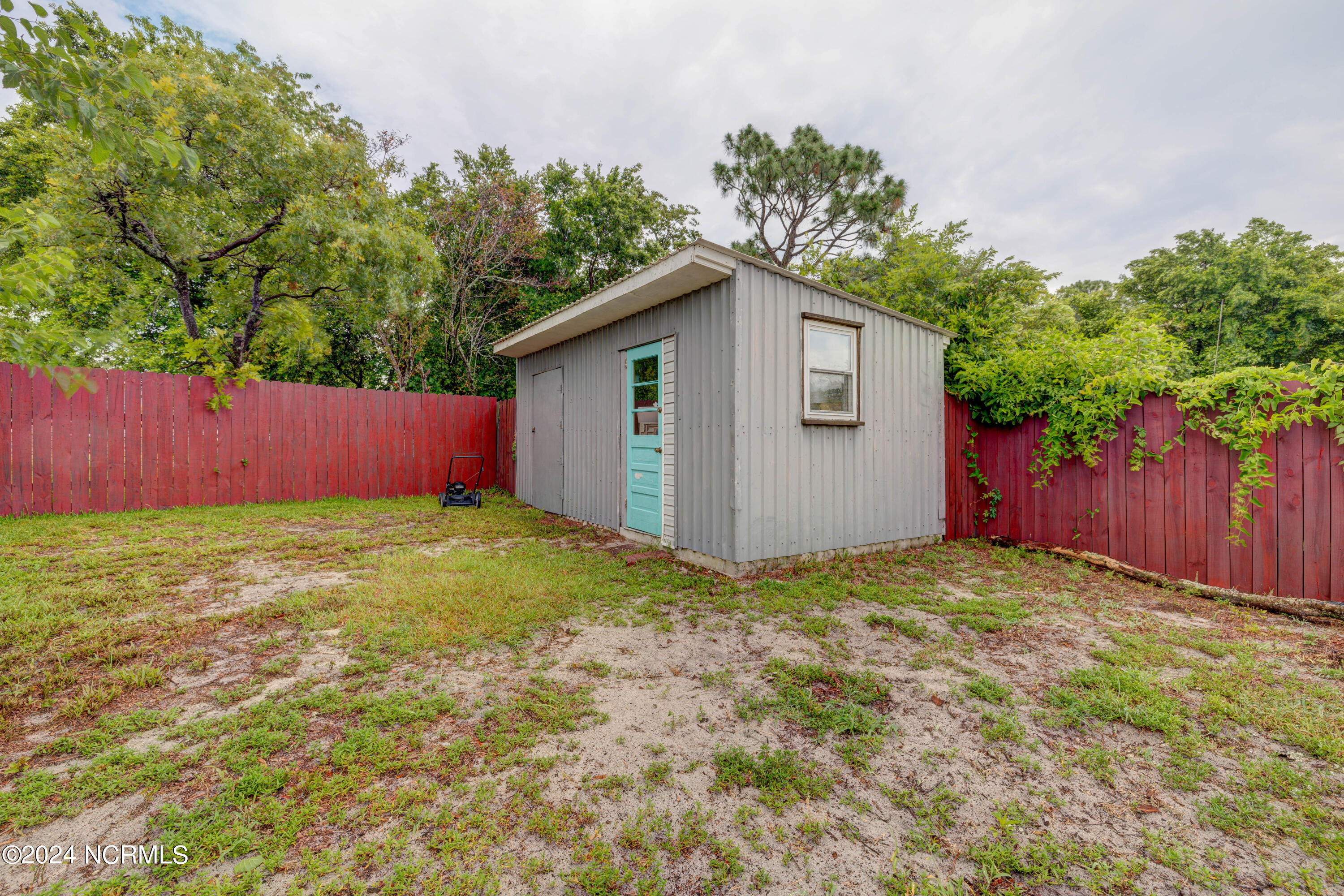 330 Burbank Road Wilmington, NC 28412 - Photo 7 of 37 330BurbanEdit-9