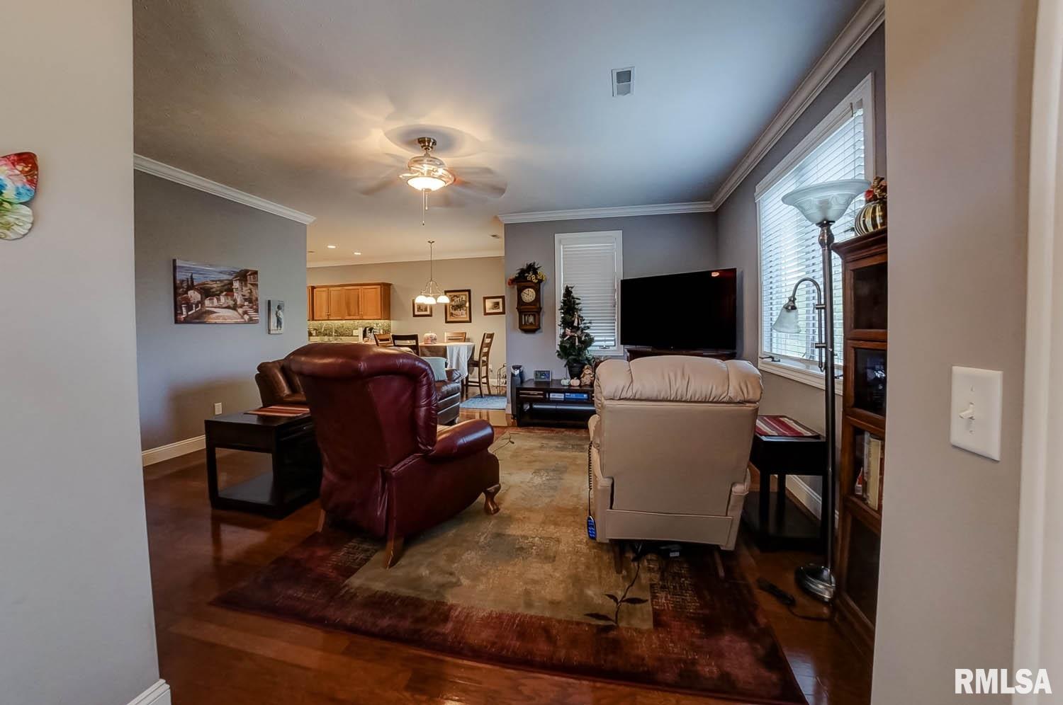 801 Colorado Court Springfield, IL 62711 - Photo 3 of 32