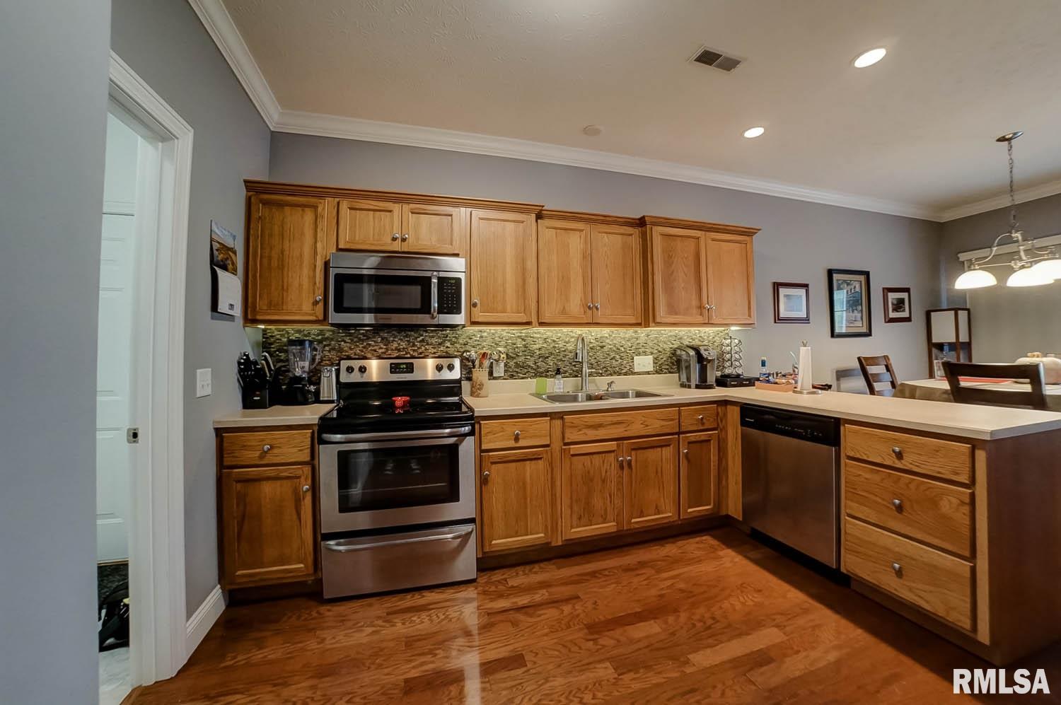 801 Colorado Court Springfield, IL 62711 - Photo 8 of 32