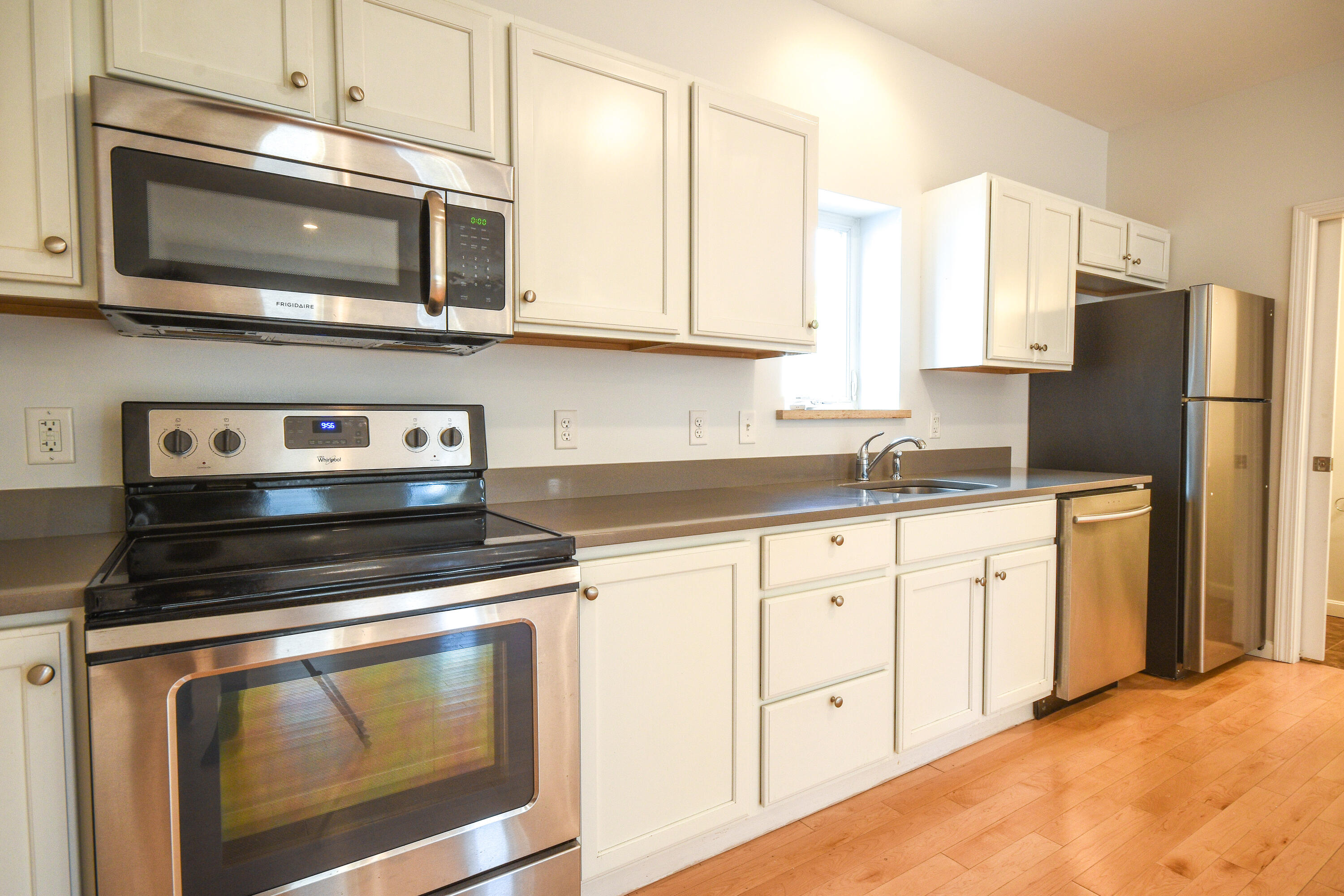 7 May Street, Unit 2 Portland, ME 04102 - Photo 3 of 26 7MayStUnit2-8