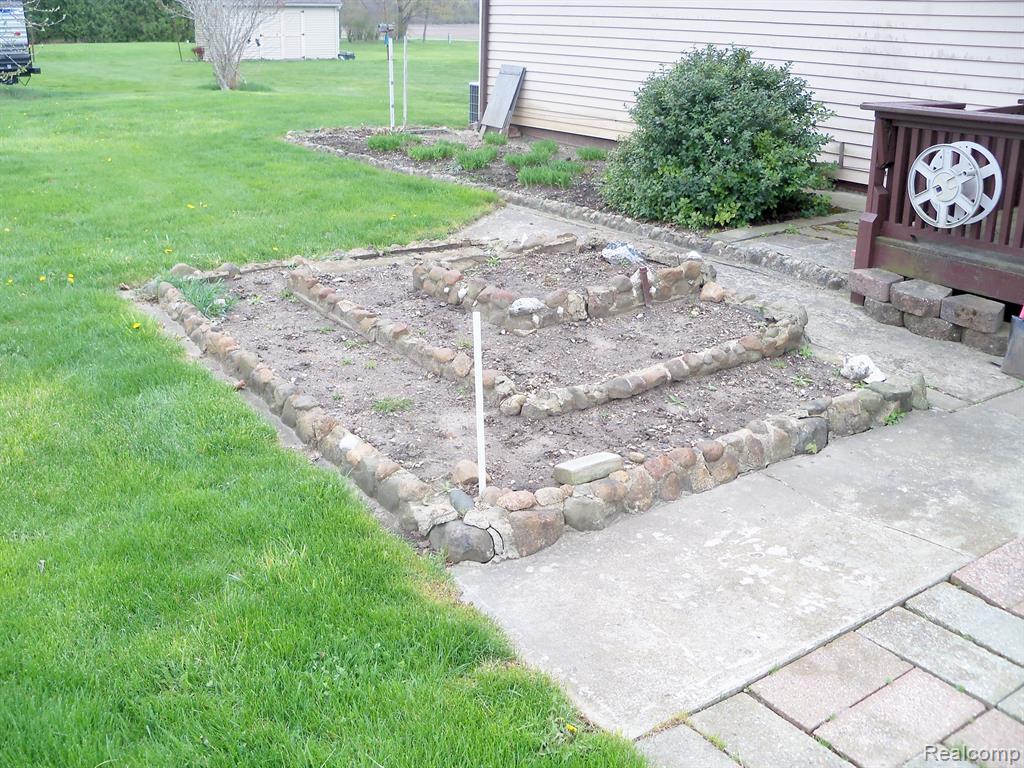10418 Lansing Road Durand, MI 48429 - Photo 11 of 26