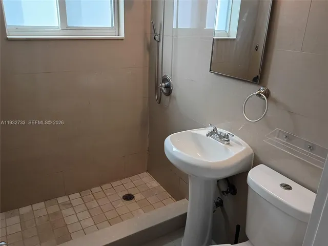 $2,350 | 3200 Mary Street, Unit 7, Miami, FL 33133