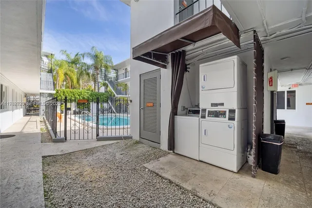 $2,350 | 3200 Mary Street, Unit 7, Miami, FL 33133