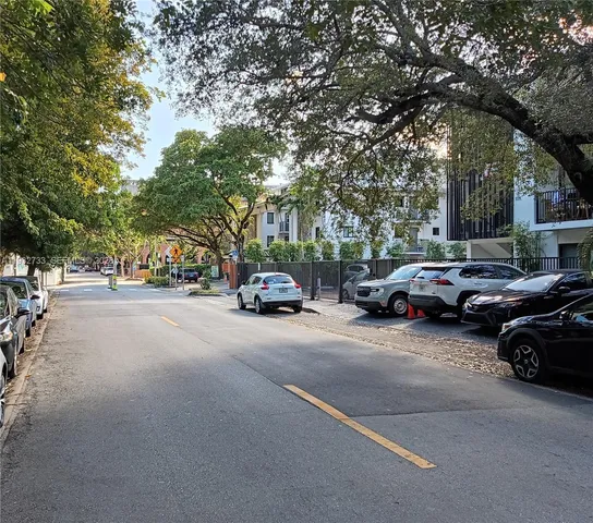 $2,350 | 3200 Mary Street, Unit 7, Miami, FL 33133