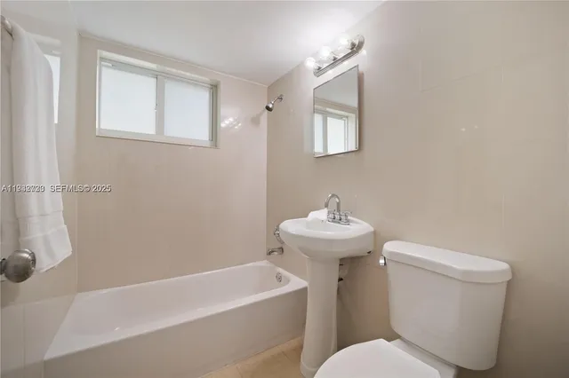 $2,450 | 3200 Mary Street, Unit 7, Miami, FL 33133