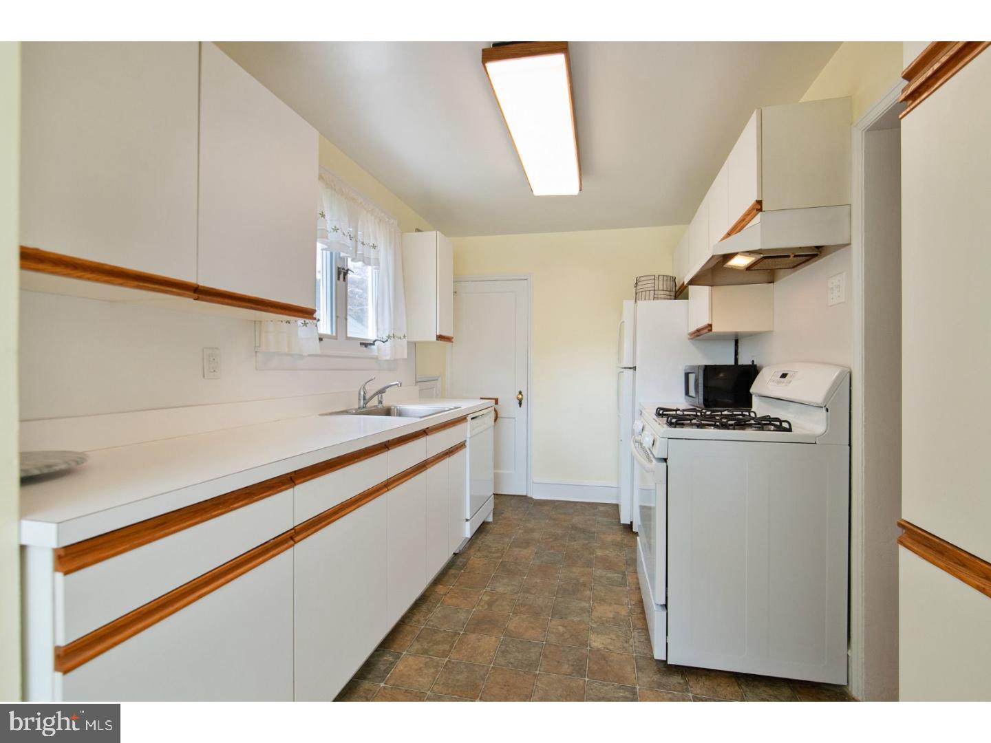216 Rockglen Road Wynnewood, PA 19096 - Photo 7 of 22 Kitchen