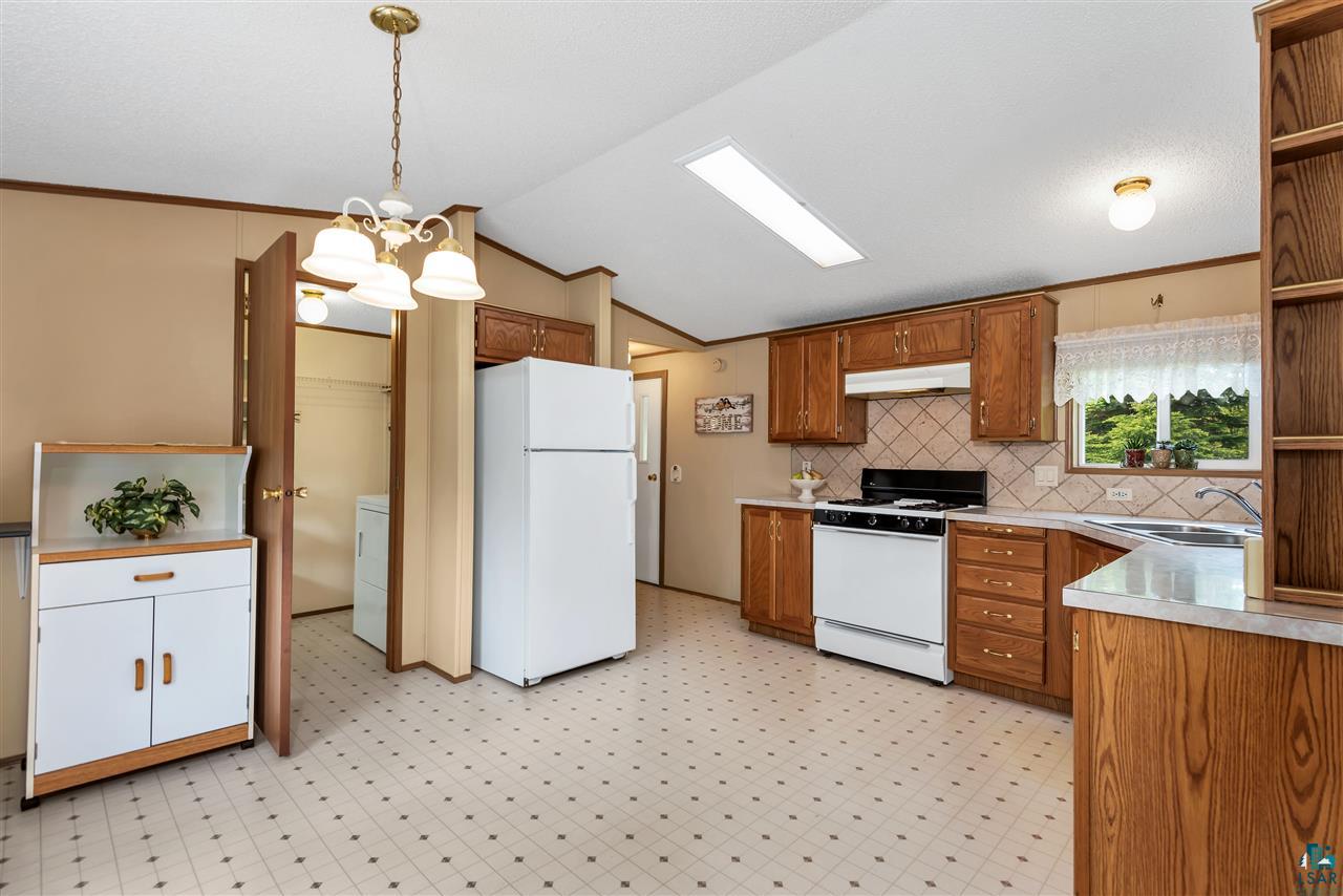 5486 North Cloquet Road Duluth, MN 55810 - Photo 8 of 24 Kitchen