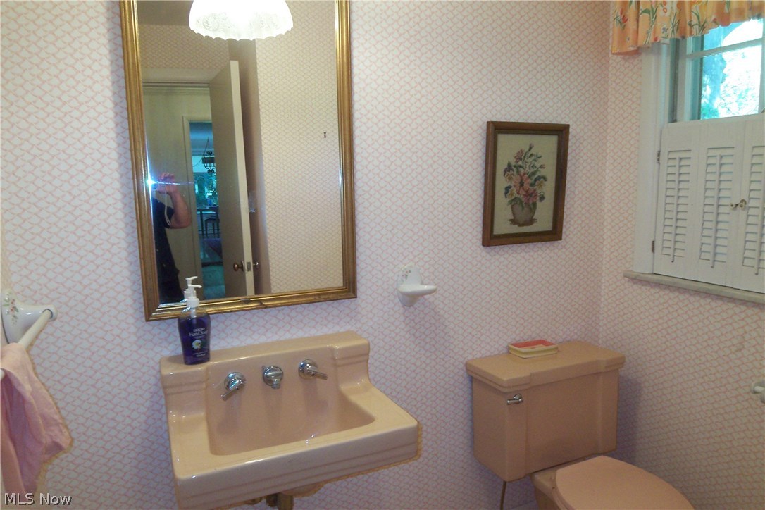 17480 Shelburne Road Cleveland, OH 44118 - Photo 25 of 32 Gallery Image 25