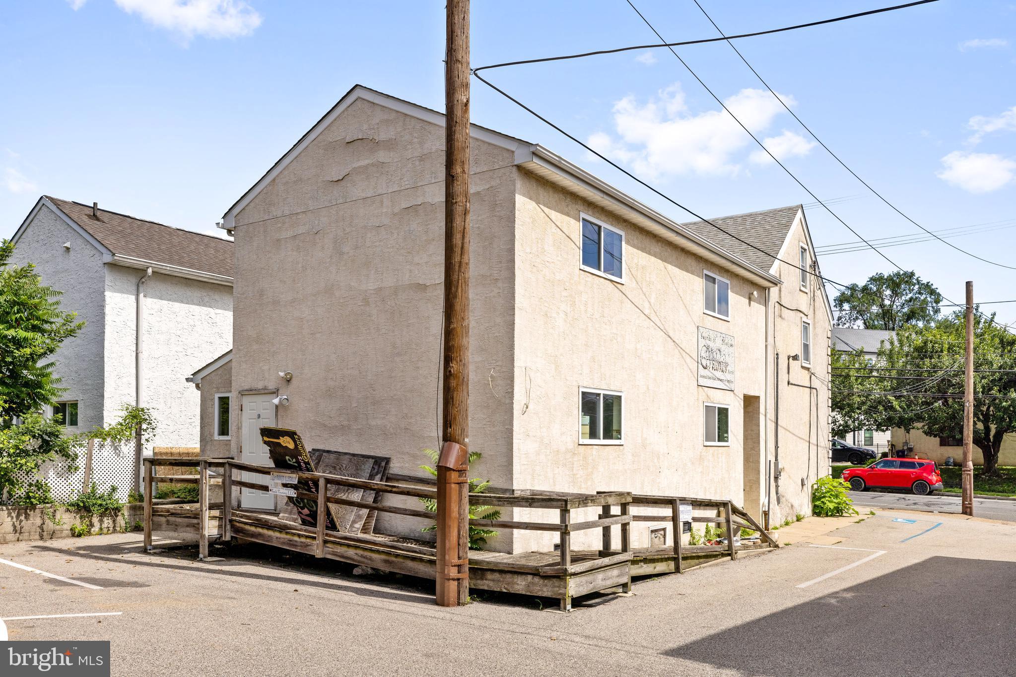 7026 Ridge Avenue Philadelphia, PA 19128 - Photo 3 of 24 a living room with furniture