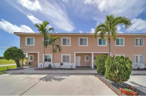 $425,000 | 13906 Southwest 173rd Terrace, Unit 13906, Miami, FL 33177