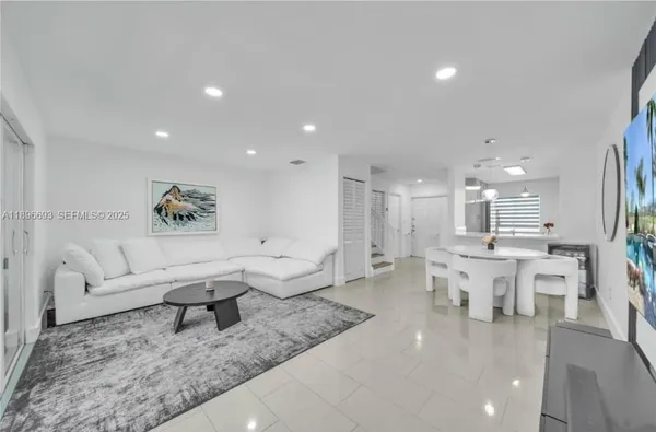 $425,000 | 13906 Southwest 173rd Terrace, Unit 13906, Miami, FL 33177