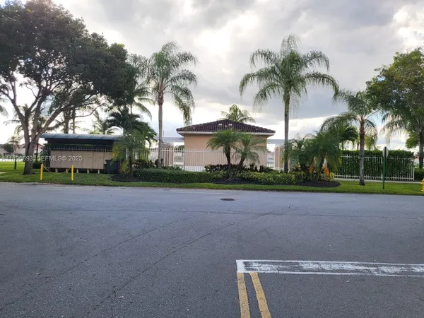 $425,000 | 13906 Southwest 173rd Terrace, Unit 13906, Miami, FL 33177