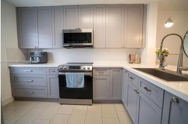 $425,000 | 13906 Southwest 173rd Terrace, Unit 13906, Miami, FL 33177