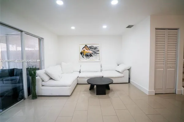 $425,000 | 13906 Southwest 173rd Terrace, Unit 13906, Miami, FL 33177