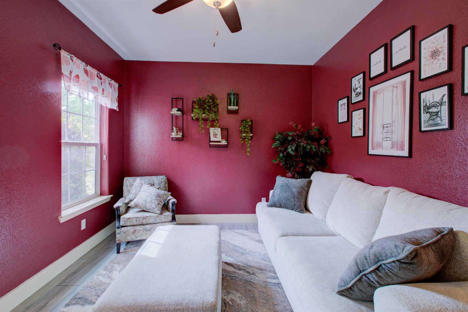 1054 Townhill Road Oakdale, CA 95361 - Photo 27 of 60 a living room with furniture flowerpot and window