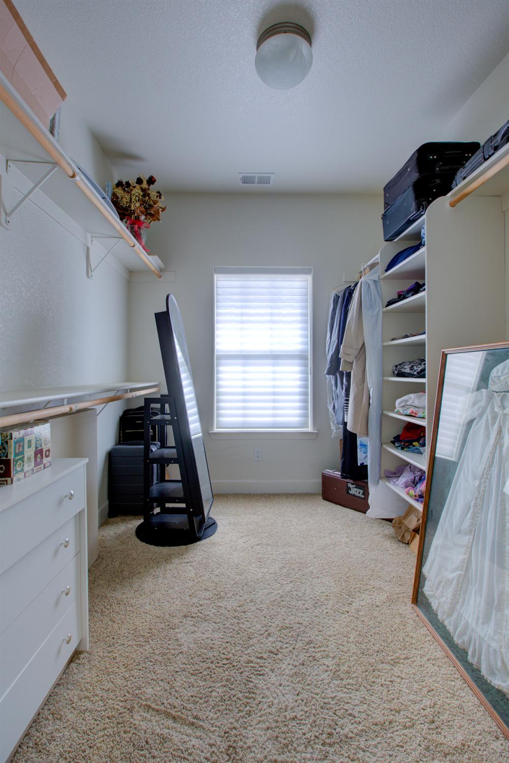 1054 Townhill Road Oakdale, CA 95361 - Photo 36 of 60 a view of room with closet and windows