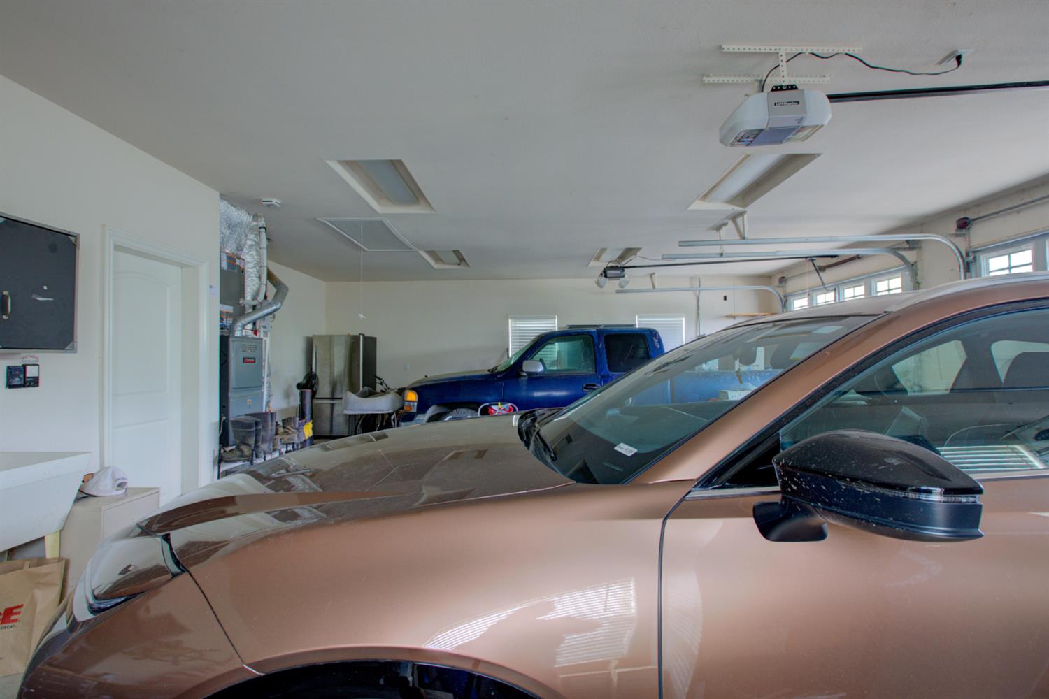 1054 Townhill Road Oakdale, CA 95361 - Photo 41 of 60 a room with gym equipment