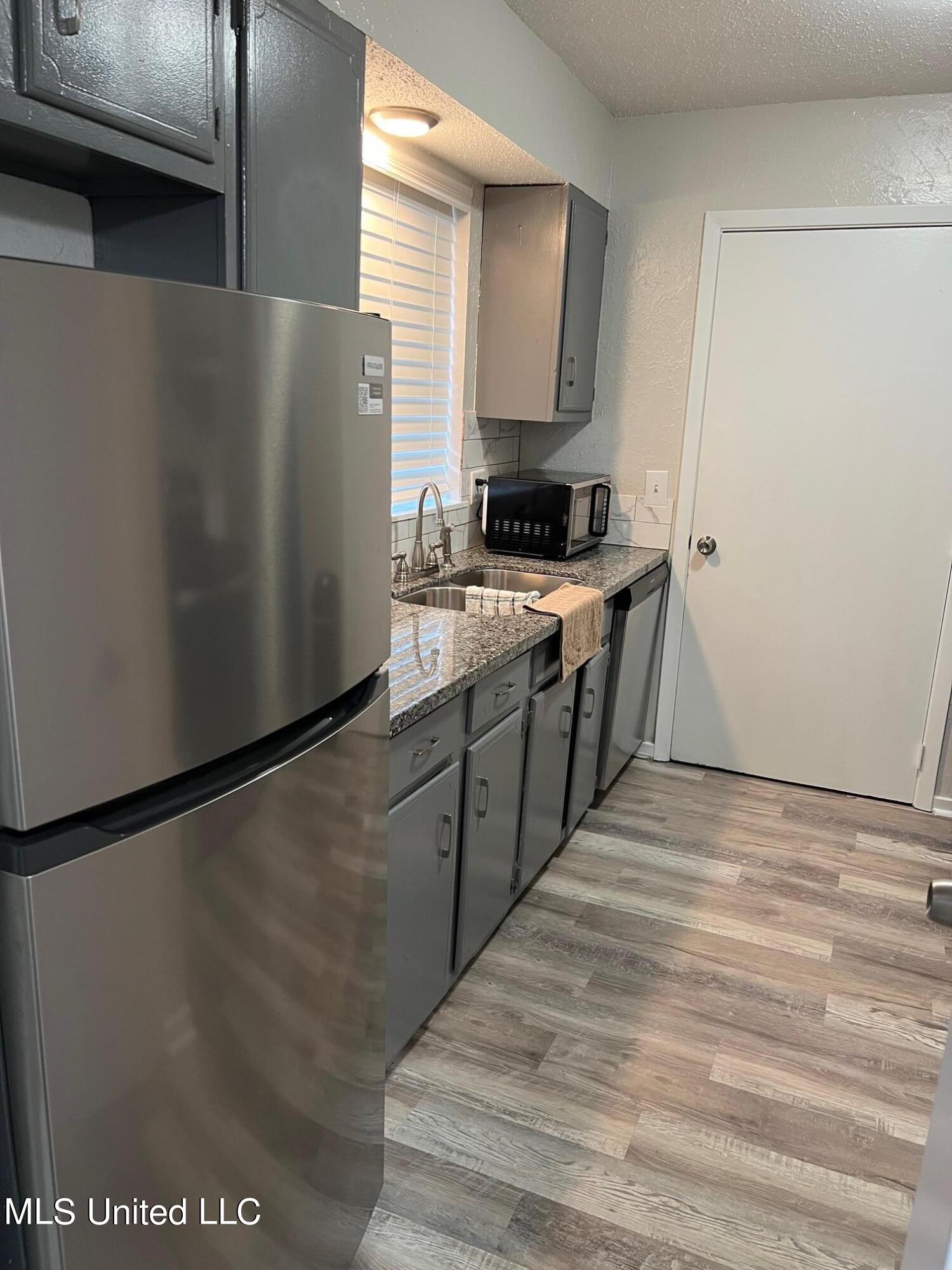 1255 East County Line Road, Unit A6 Jackson, MS 39211 - Photo 5 of 21 IMG_8456