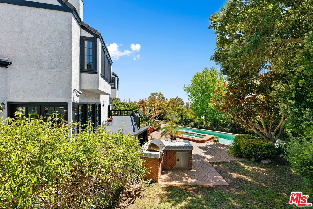 29528 Harvester Road Malibu, CA 90265 - Photo 11 of 36 a garden view with a seating space