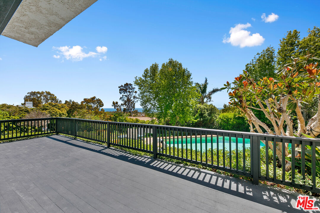 29528 Harvester Road Malibu, CA 90265 - Photo 13 of 36