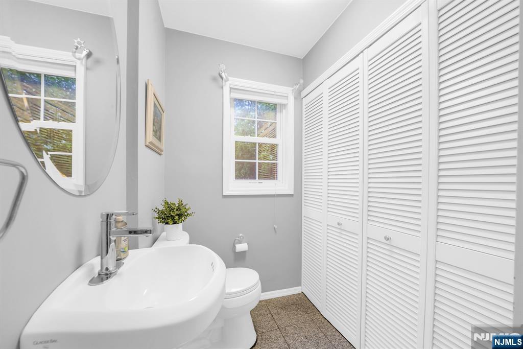 68 Fieldstone Place Wayne, NJ 07470 - Photo 6 of 37