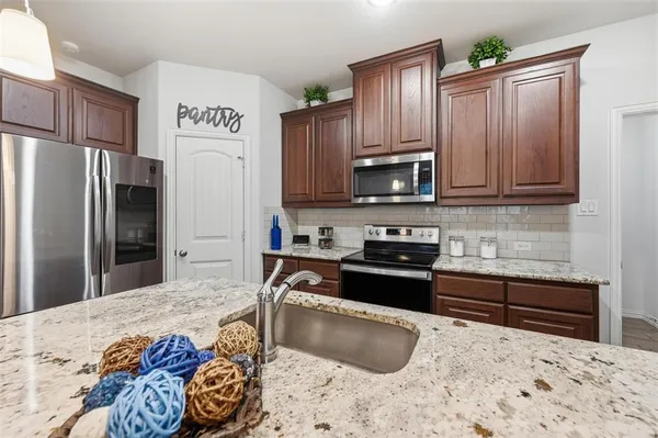 $3,000 | 196 Lady Bird Drive, Waxahachie, TX 75165