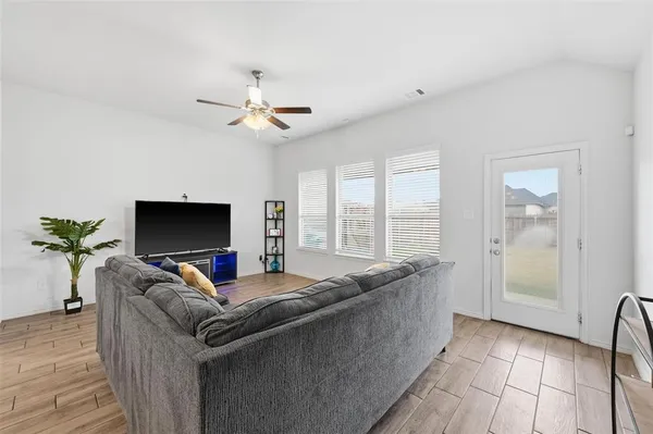 $3,000 | 196 Lady Bird Drive, Waxahachie, TX 75165