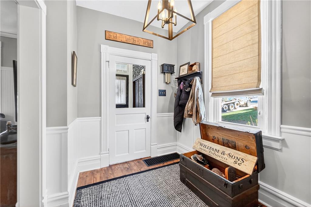 722 8th Street Irwin, PA 15642 - Photo 7 of 50 a room with furniture and a window