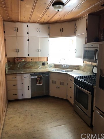 933 Oak Road Skyforest, CA 92385 - Photo 7 of 31 a kitchen that has a sink and a stove