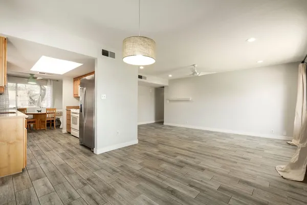 $2,850 | 14237 North 34th Way, Phoenix, AZ 85032