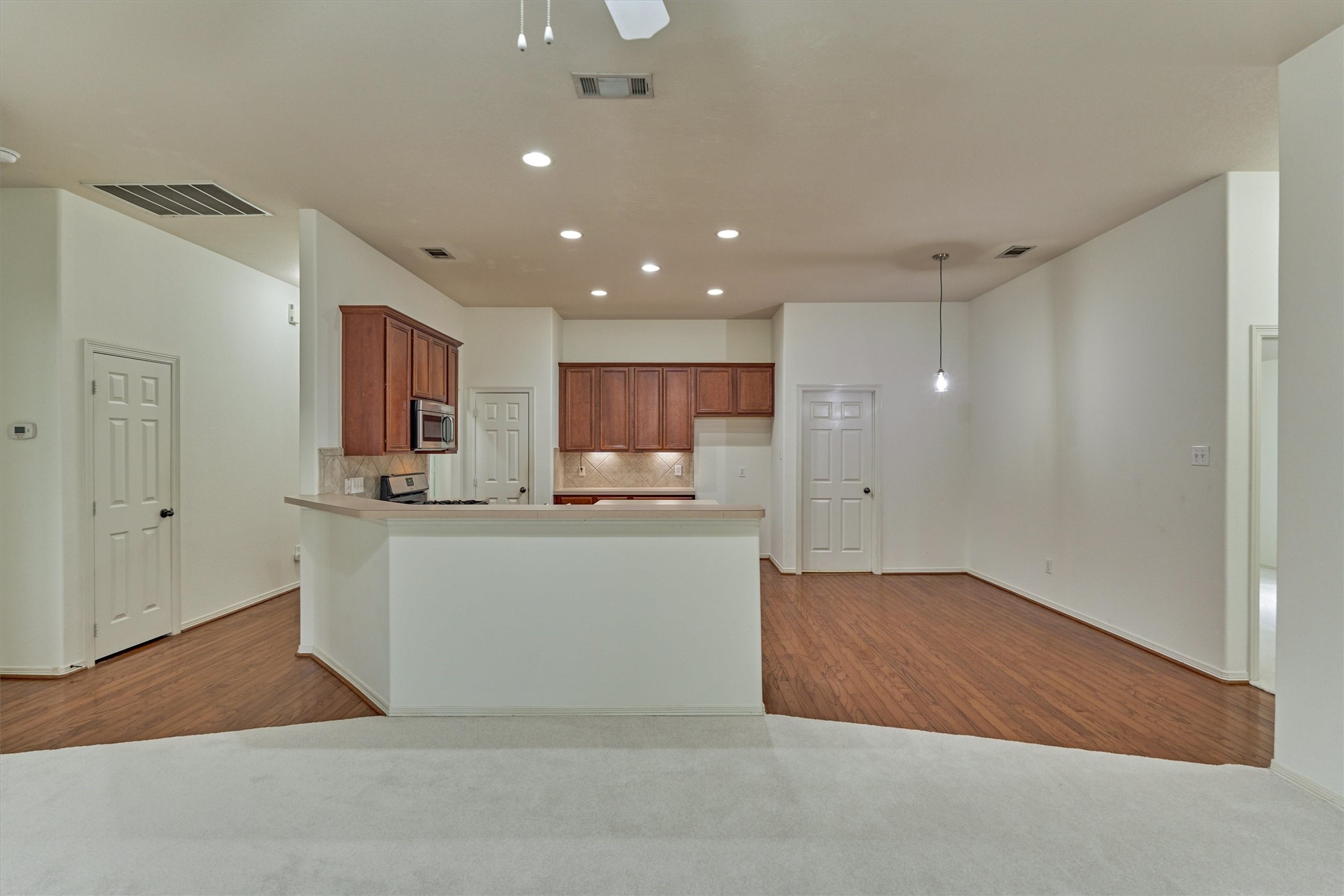 256 Mesa View Conroe, TX 77316 - Photo 12 of 37