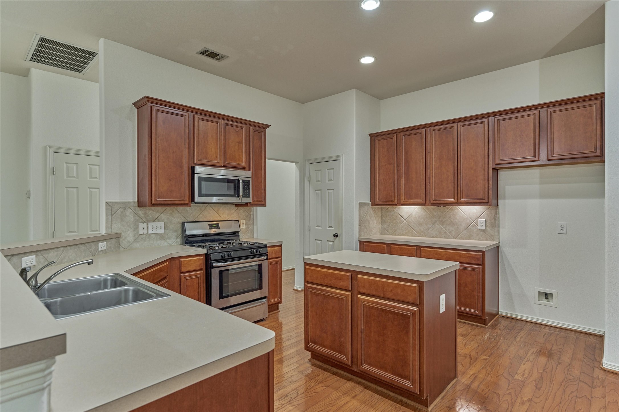 256 Mesa View Conroe, TX 77316 - Photo 15 of 37