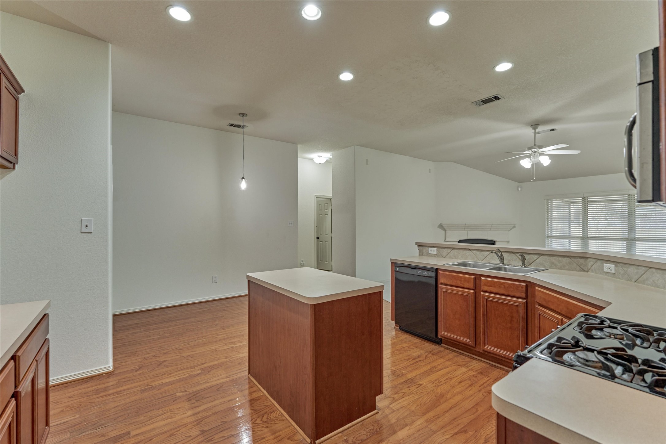 256 Mesa View Conroe, TX 77316 - Photo 17 of 37