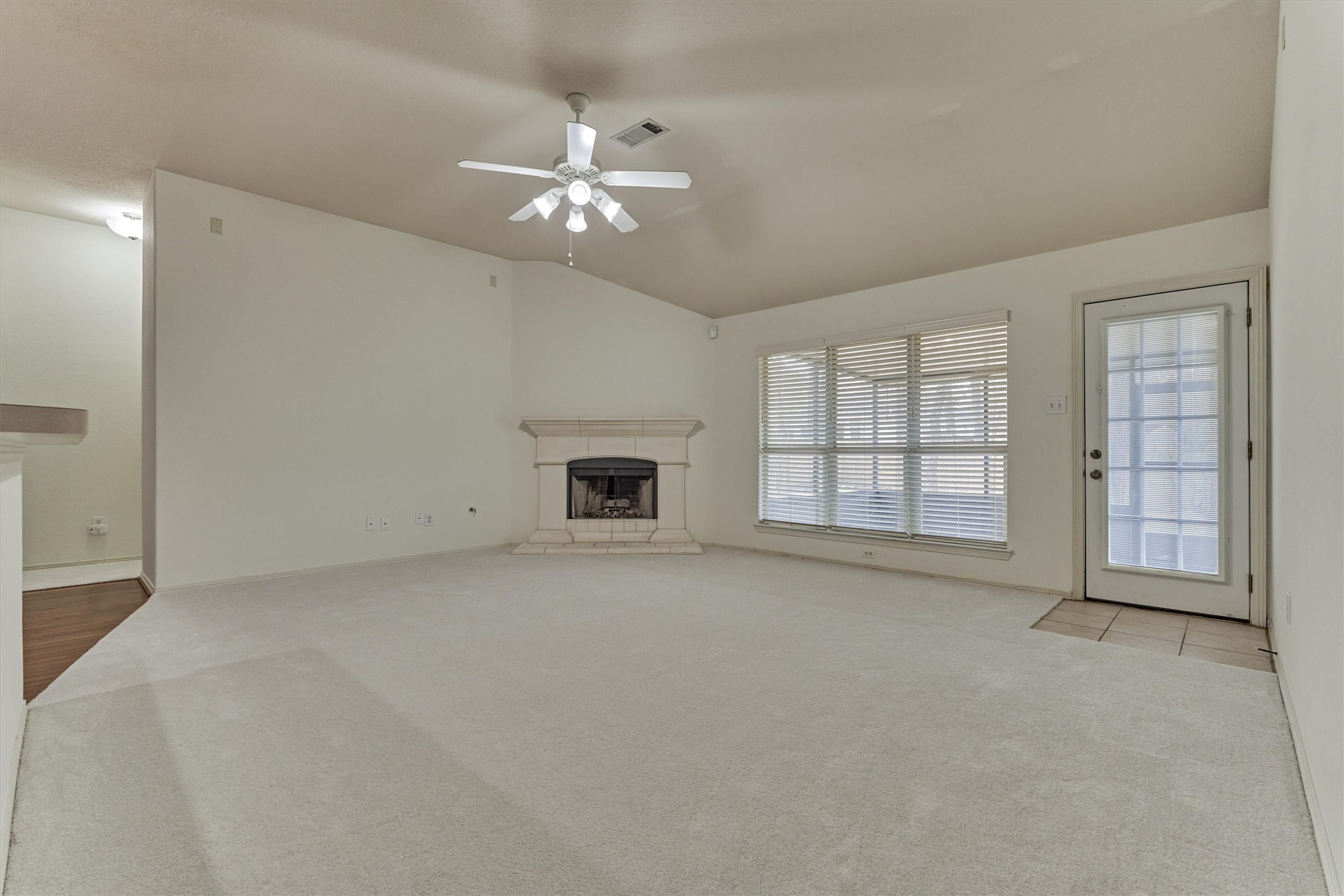 256 Mesa View Conroe, TX 77316 - Photo 9 of 37