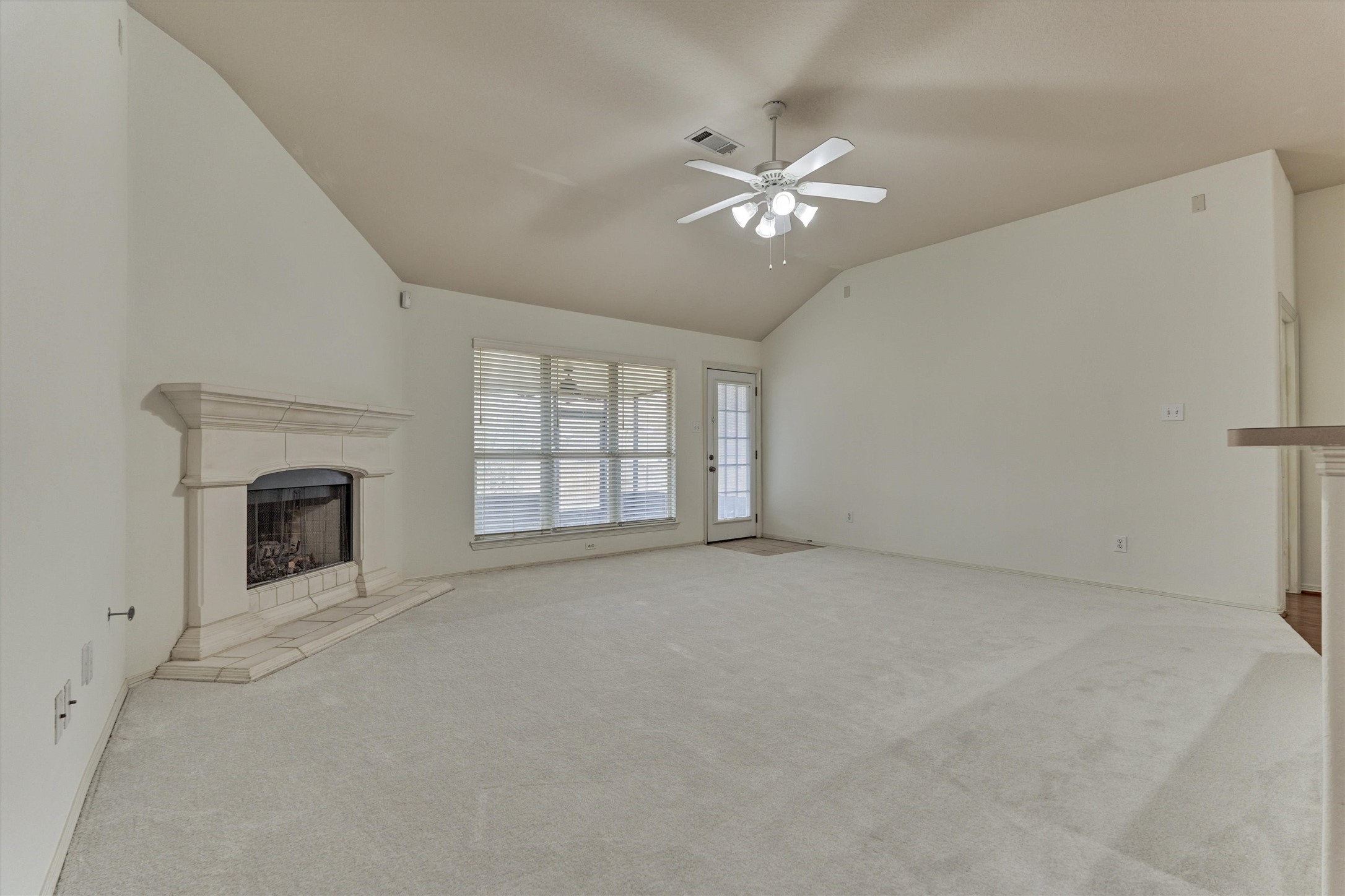 256 Mesa View Conroe, TX 77316 - Photo 10 of 37