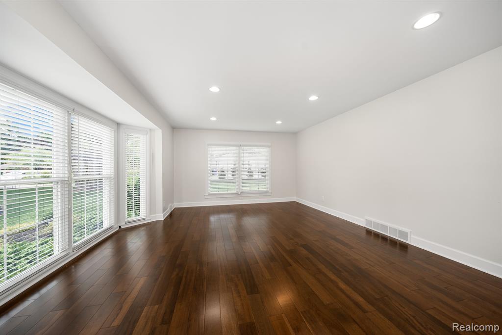 6895 Halyard Road Bloomfield Hills, MI 48301 - Photo 7 of 44