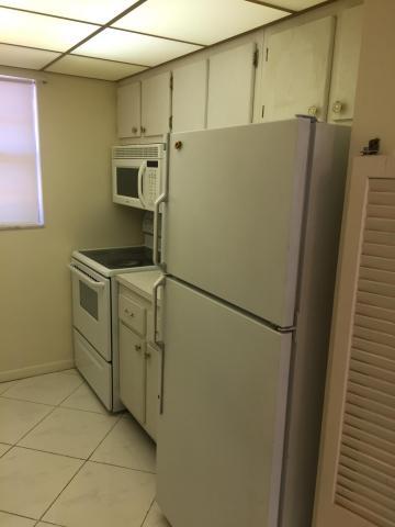 650 Southwest 2nd Avenue, Unit 254E Boca Raton, FL 33432 - Photo 3 of 9 KITCHEN-TC2