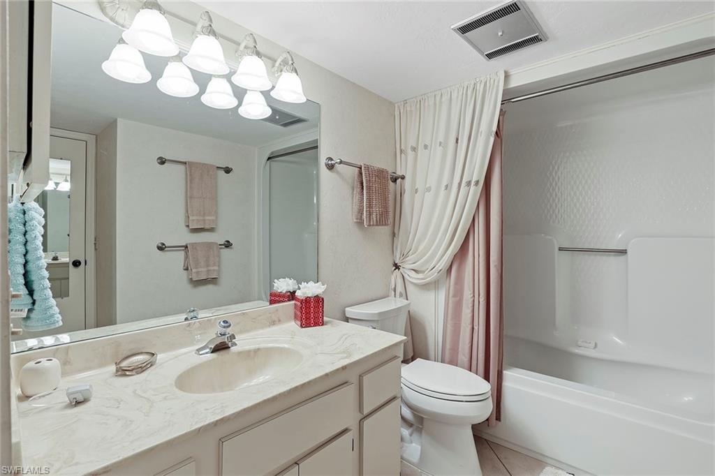 84 Georgetown Boulevard, Unit 84 Naples, FL 34112 - Photo 13 of 17 Guest Bathroom w/tub