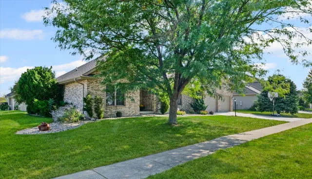 a view of a house with a yard